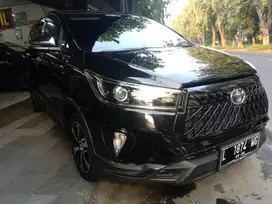 Toyota Innova Venturer 2.4 Matic Hitam
