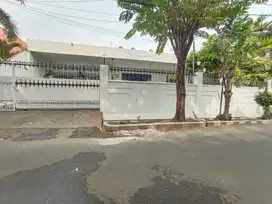 RUMAH PUSAT KOTA JALAN DOHO SELANGKAH KE RAYA DARMO