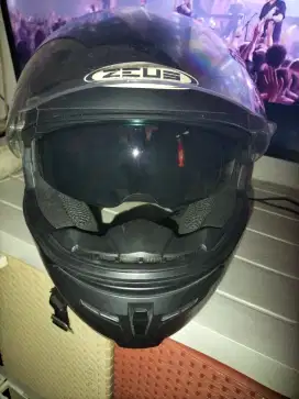 Jual helm full face ZEUS masih bagus pake cuma sekali