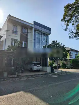 Rumah Green Court Cengkareng Boulevard SHM Furnished