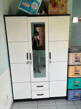 Lemari 3 pintu bekas