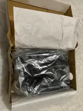 Sepatu on cloud monster BNIB made in vietnam