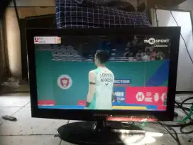 Tv LCD samsung 22inch kondisi minus dikit