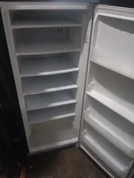 Frezer 6 rak bisa buat es batu