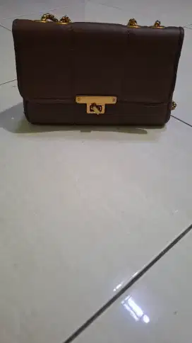 Tas preloved merk bebas