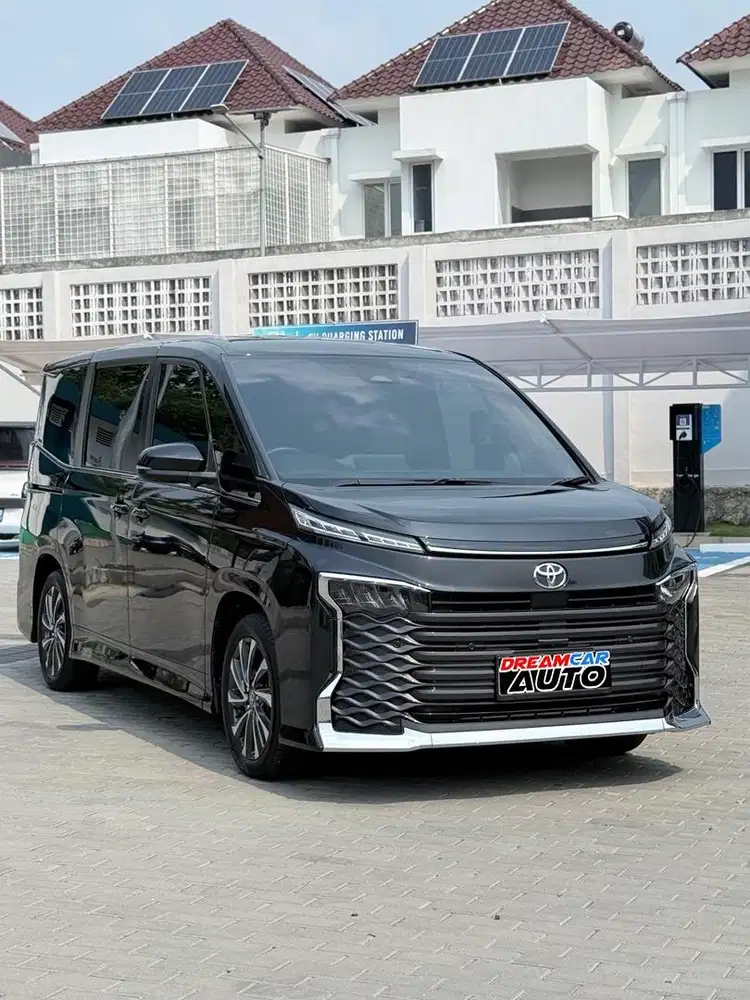 [Km 22rb] Toyota Voxy NIK 2023 Hitam Black on Black