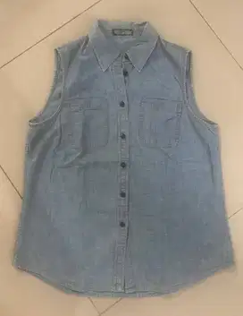 BLOUSE DENIM SLEEVELESS – SIZE S - PRELOVED