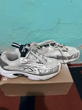 Sepatu prelove reebook original
