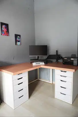 Meja Belajar Bentuk L Bahan Kayu dengan 2 Drawer (Laci)