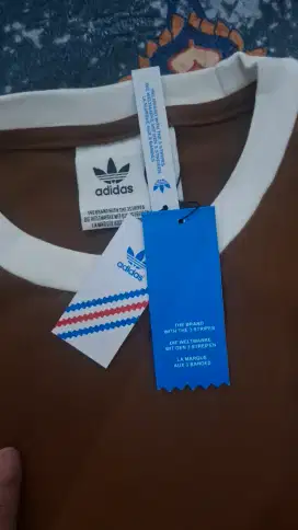 Kaos adidas coklat