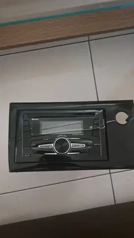 Head Unit Plus Frame Copotan dari Mobil