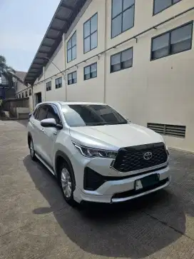 Toyota innova zenix V hybrid modelista 2023