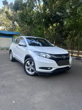 HR-V E CVT 2018 White On Black pemakaian pribadi