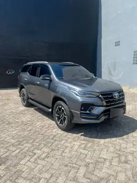 Jual Dijual Fortuner VRZ GR Sport 2.4 A/T 2021 pemakaian 2022 grey
