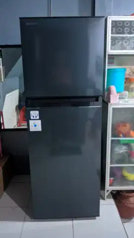 Kulkas 2pintu merk polytron
