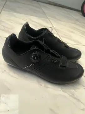 Sepatu roadbike vanrysel 520