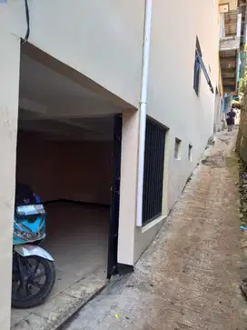 Di jual rumah 3 lantai menghadap ke gunung burangrang