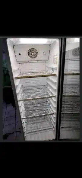 Jual bu kulkas pendingin minuman ukuran tinggi 170 cm POLYTRON