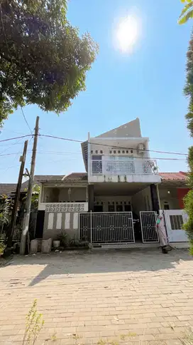 DIJUAL RUMAH TINGKAT 900 JT TANPA PERANTARA