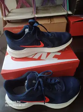 Sepatu Nike original plus bonus sepatu hitam