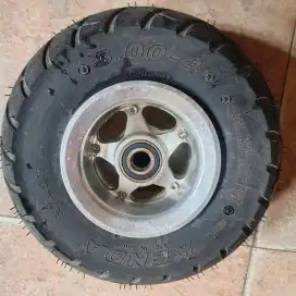 Ban solid/padat dan velg sekuter listrik