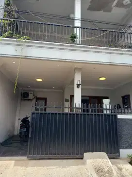 Dijual Rumah 2 Lantai MURAH Karawang Padat Penduduk (boleh nego halus)