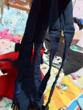 Gendongan bayi praktis dan serbaguna