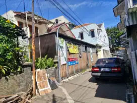 Rumah di Hoek tengah kota cocok untuk Kost kostan, kantor tempat udaha