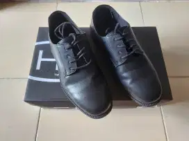 Sepatu hitam Hunters Bay masih gres