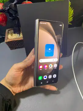 SAMSUNG Z FOLD 5 5G RAM 12/512GB ORIGINAL SEIN NORMAL 

TAMPILAN MEWAH
