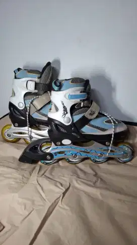 inline skate racer (sepatu roda)