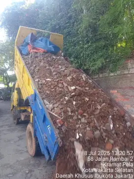 Buang Puing Pantai Indah Kapuk