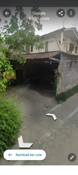 Rumah pinggir jalan strategis