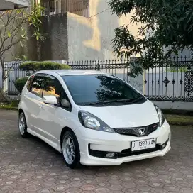 HONDA JAZZ RS GE8 2013 Automatic
Low KM 63 rb