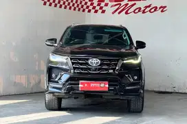 Toyota Fortuner VRZ GR 2.8 AT 2023 Hitam