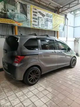 Honda freed 2010 1.5 cc AT