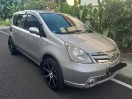 Nissan livina xr 2011 AT 1.5cc mulus kinclong