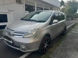 Nissan livina xr 2011 AT 1.5cc mulus kinclong