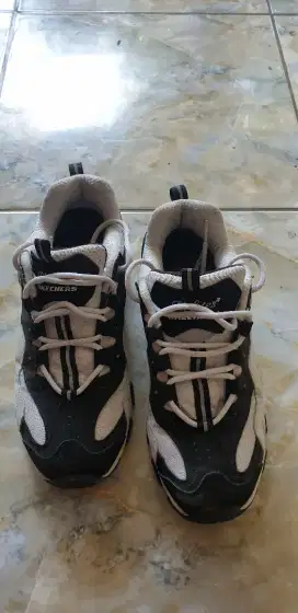 Sepatu Skechers uk. 39