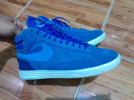 Sepatu Nike biru 39