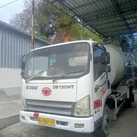 Truck mixer faw 3 kubik tahun 2018