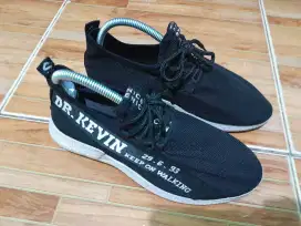 Sepatu dr kevin 40