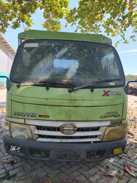 HINO DUTRO 2013 BALIKPAPAN KALTIM