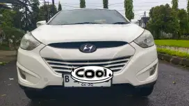 Dijual Mobil Hyundai Tucson 2.0 A/T th 2012