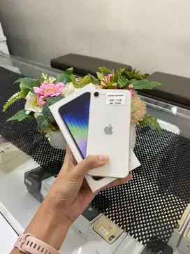 Iphone SE gen3 fullset nominus bergaransi menerima kredit dan Tt