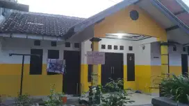 Jual rumah beserta kontrakan nya 4 pintu, halaman luas