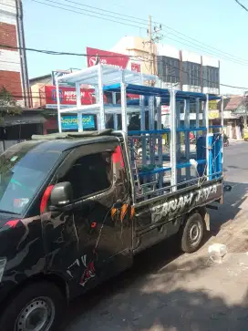 Rak besi peralatan kantor