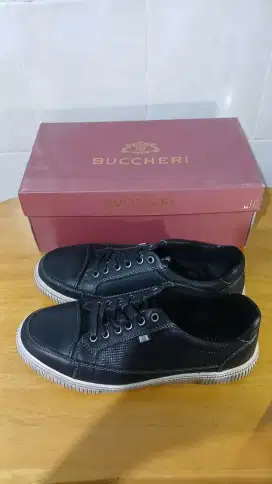Jual sneakers black white hitam putih kulit asli leather buccheri 40