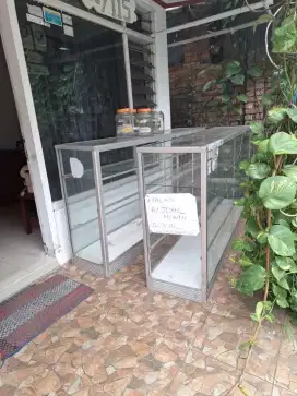 Etalase Kaca Kondisi Bagus - 2 meter x 1 meter (NEGO)