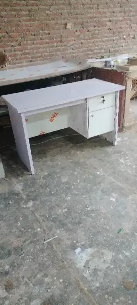 Meja kerja  finising hpl